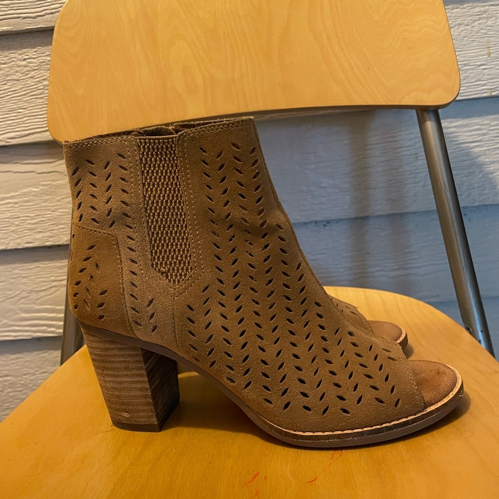 TOMS Majorca peep toe ankle boots Sz 7M